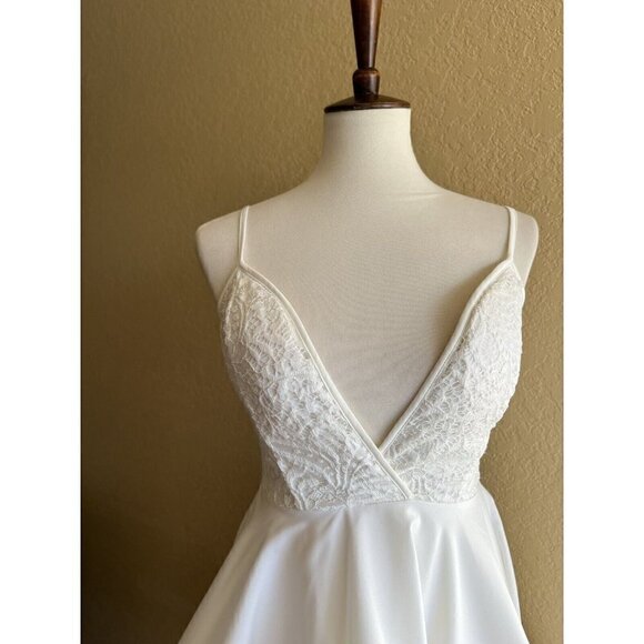 Love Cat Women's White Lace Plunging Skater Dress Size M - Picture 3 of 7